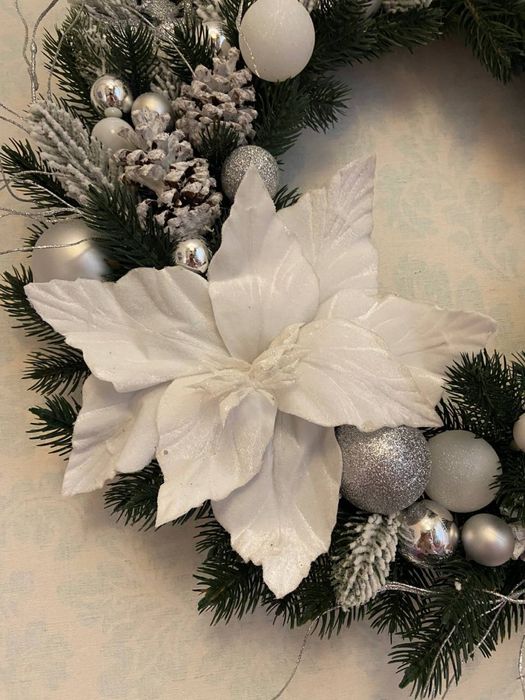 Литой темно зеленый 55 см новогодний венок серебряно-белый декор
