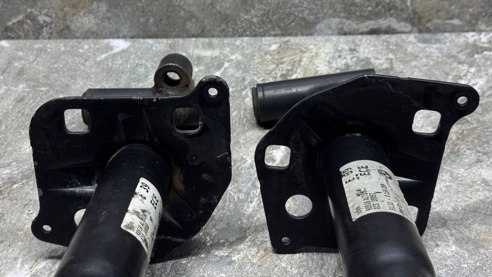 Відбійники переднього бампера БМВ Е39 отбойник бампера бмв е39 Шрот