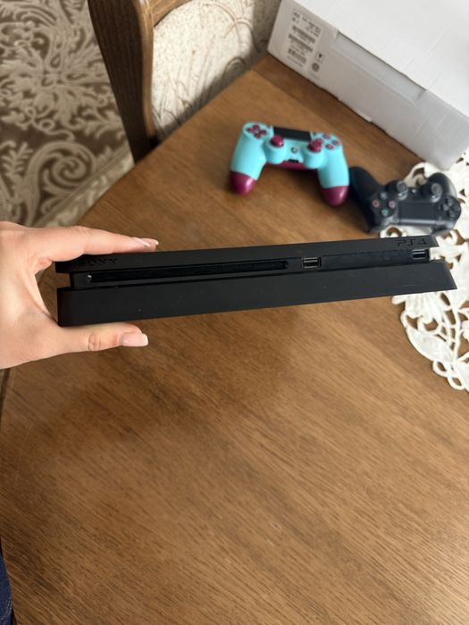 PS 4 (1TB) Sony Slim + 2 джойстики