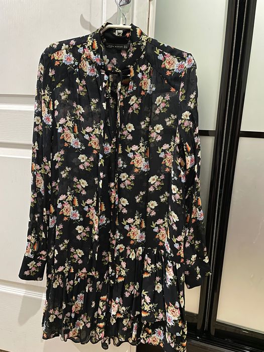 Сукня бренду Zara