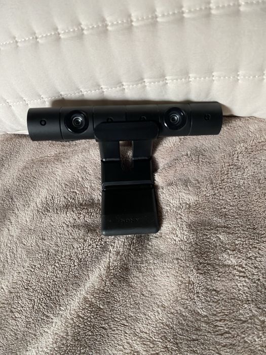 Ps4 pro 1tb + pad + 11 gier z płytą+ Kamera V2