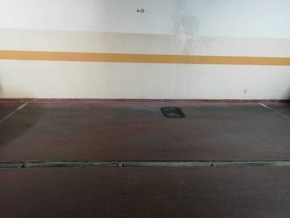 Parqueamento em garagem fechada para Mota - Laranjeiro