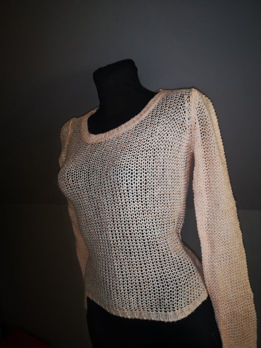 Sweterek szydełkowany brzoskwiniowy S VERO MODA