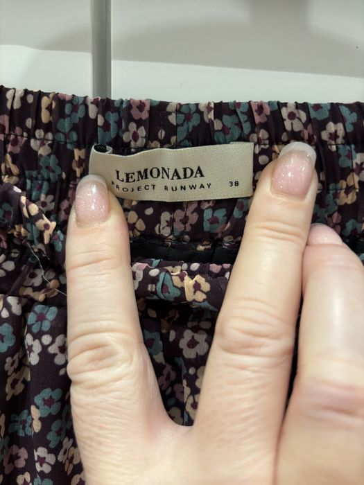 Sprzedam śliczną spodniczkę mini rozm 38