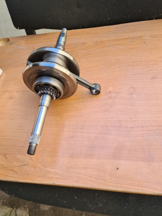 Коленчатый вал б/у на скутер 4 т. 150 куб.