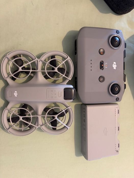 DJI Neo + Comando