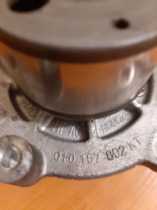 Помпа водяная (насос) охлаждения 010157802 КТ VAG7