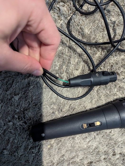 Mikrofon stan uszkodozny.