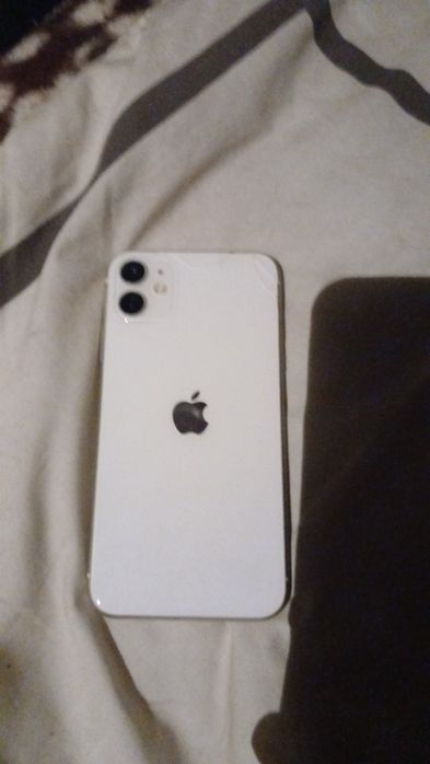 Vendo iPhone 11 bateria a 76