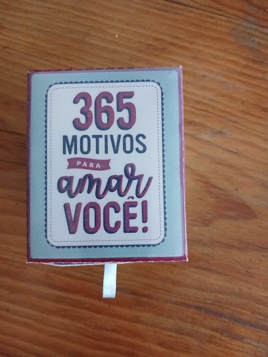 Caixa em cartão '365 motivos para amar você'
