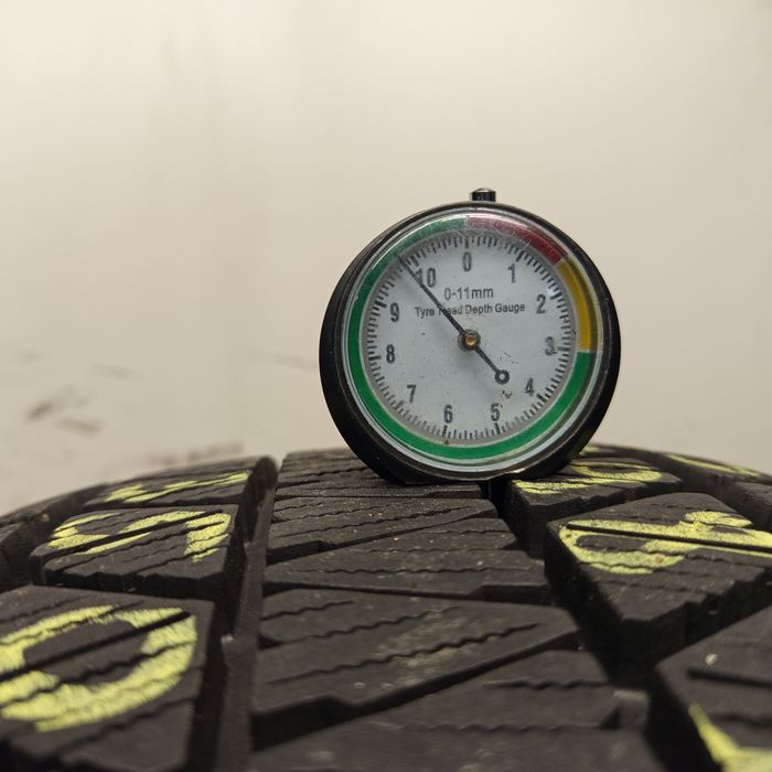 225/55R19 Bridgestone Blizak Dm-V3