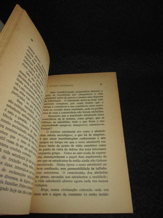 Livro Os Estudantes Pierre Gaudez