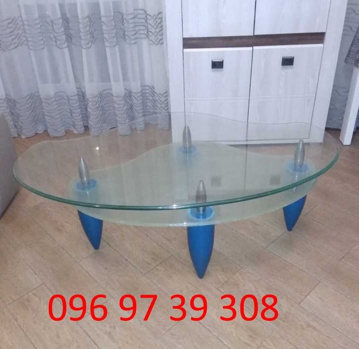 Стеклянный журнальный стол
