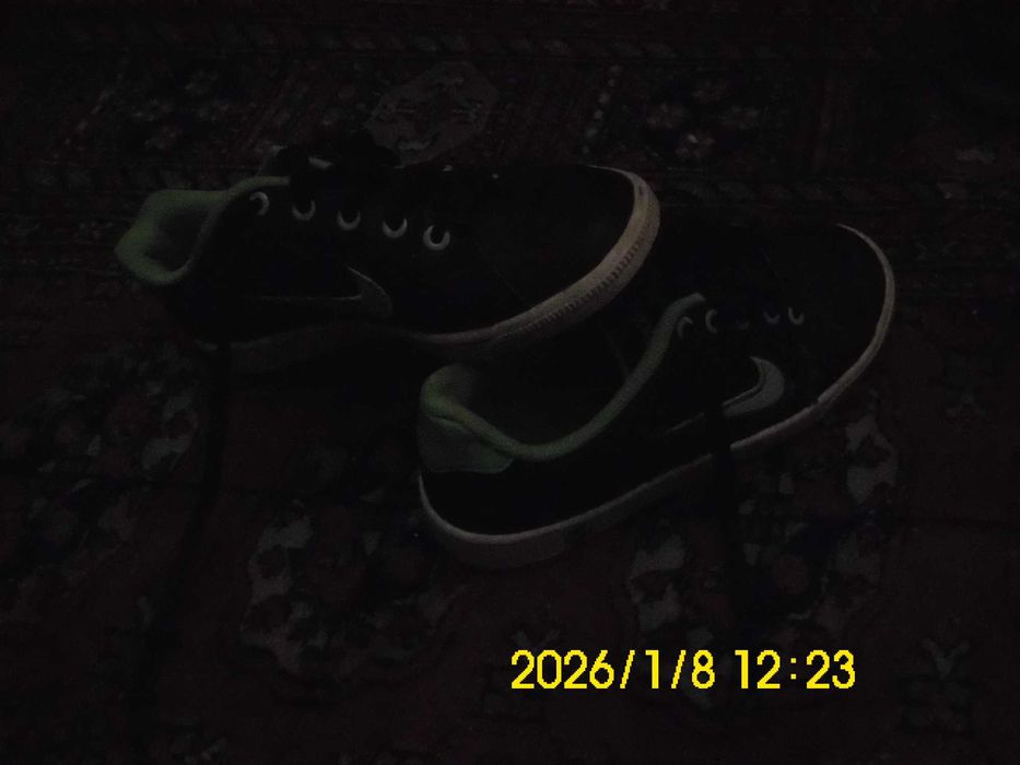 Sapatilhas de marca originais, impecaveis , APENAS 15