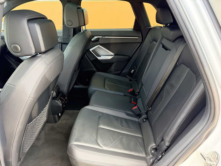 Audi Q3      2022