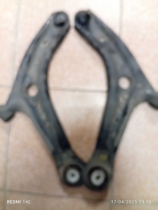 Braço Suspensão / Triângulo Suspensão Ford Fiesta 1.25 Trend