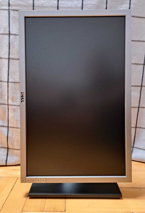 Monitor Dell P2210f 22" srebrno/czarny
