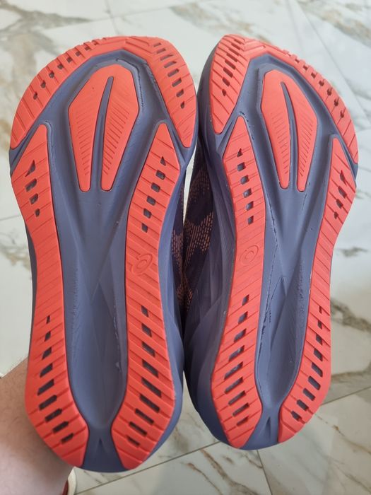 Оригінал 100% чоловічі кросівки asics novablast 5  eur 46