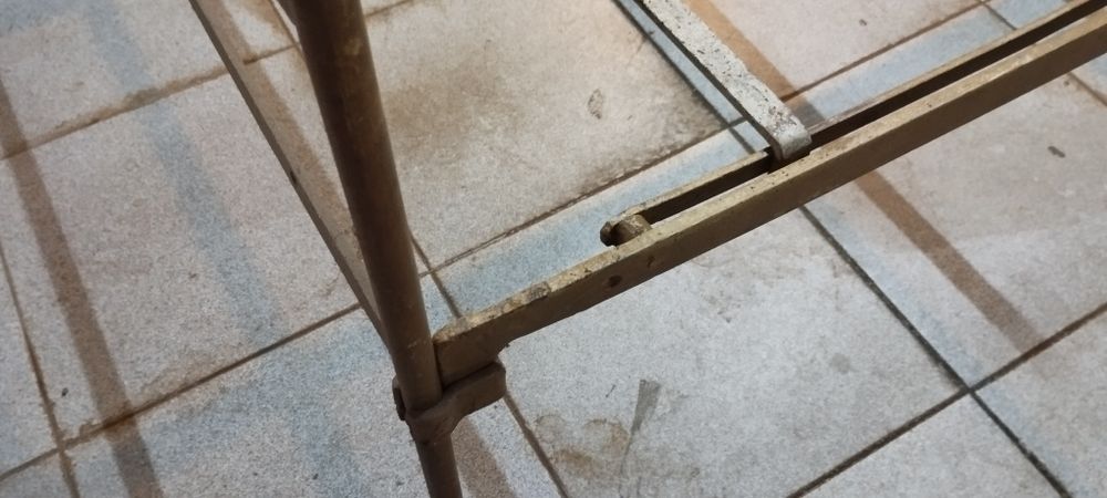 Cama de ferro muito antiga