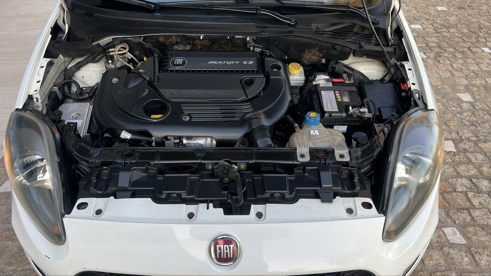 Fiat Punto 2012 – 210.000 km – Fiável e económico trato financiamento