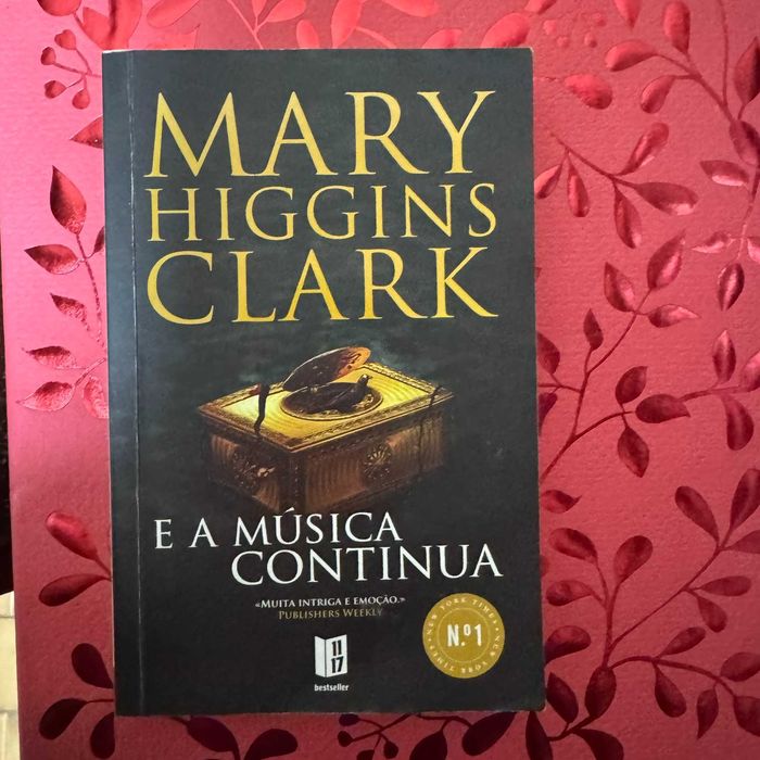 Livro - "Os crimes do Bispo" e " E a música continua"