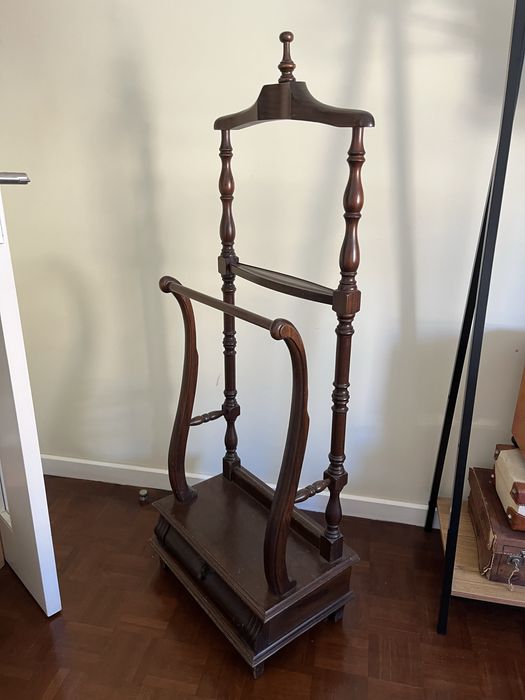 Camiseiro / bengaleiro