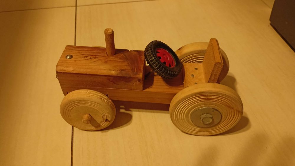 Stare zabawki traktory