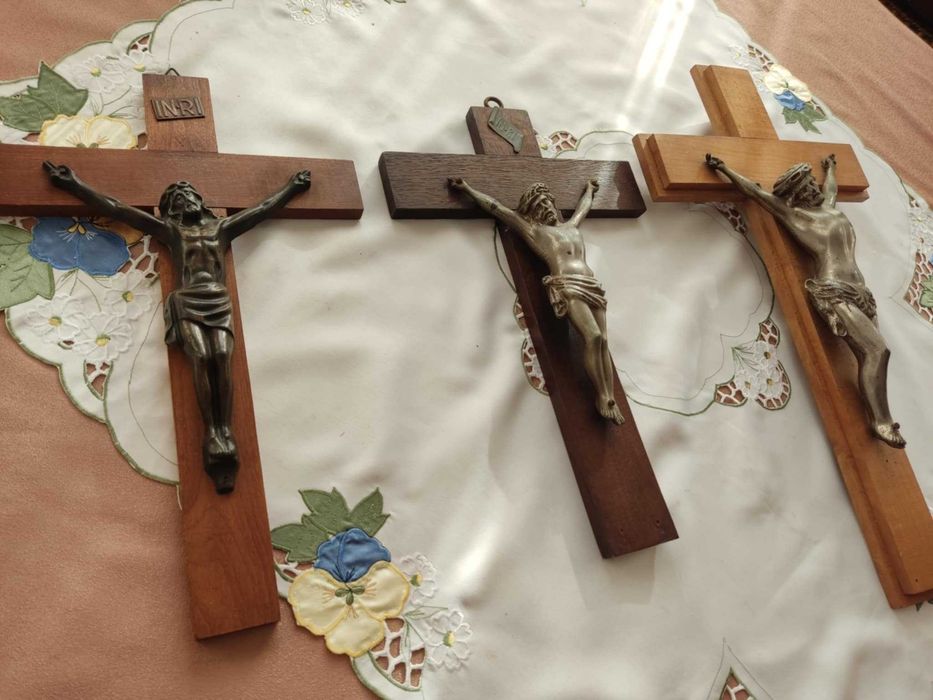 stary drewniany krzyż