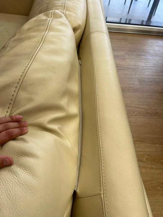 Sofá em pele verdadeira cor creme - 3 lugares