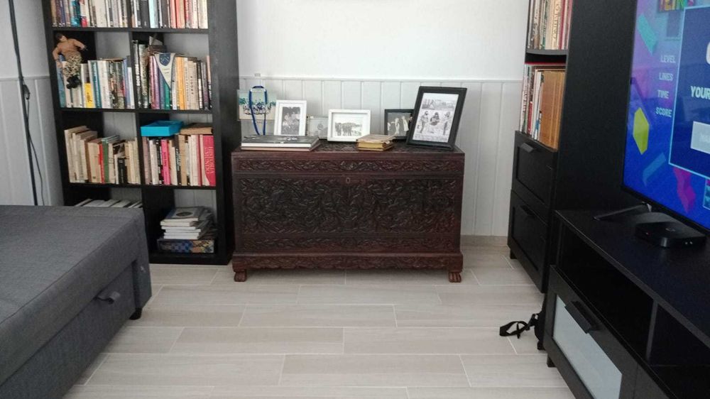 Arca antiga em pau preto