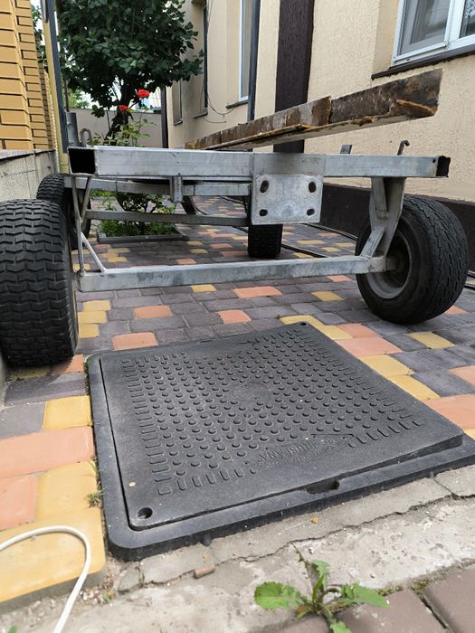 Причіп платформа для генератора.