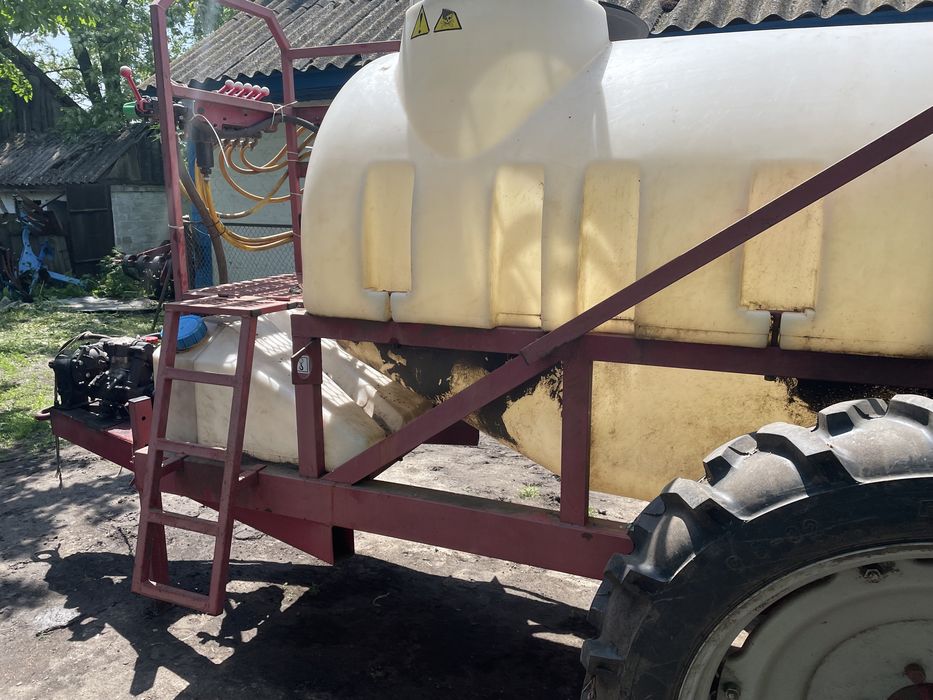 Продам польський оприскувач на 2000 літрів