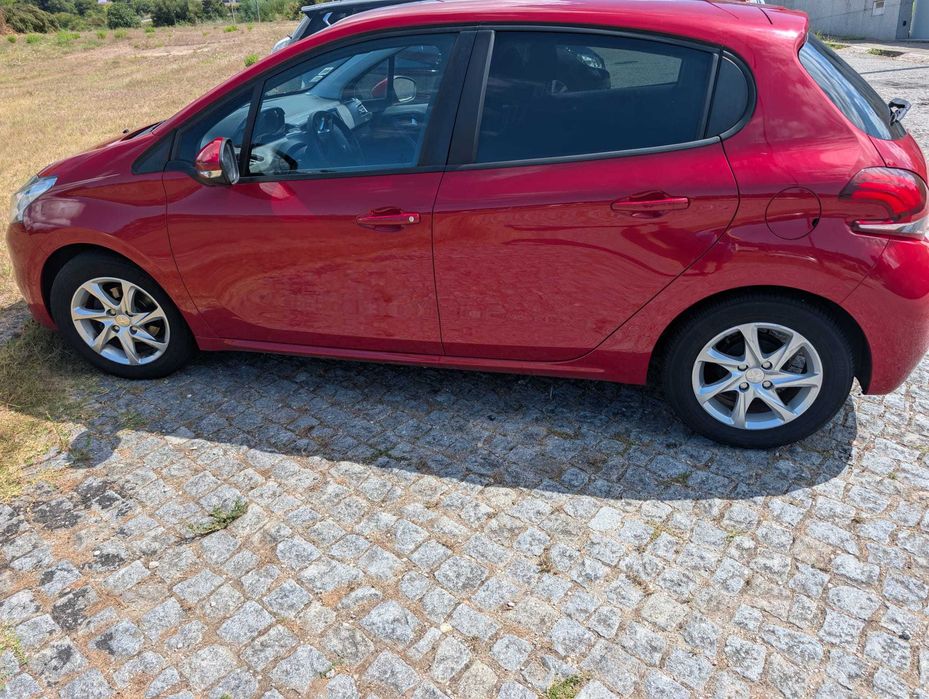 Peugeot 208 — fotografia 11