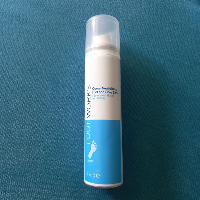 Avon Foot Works spray do stóp i obuwia neutralizacja zapachów