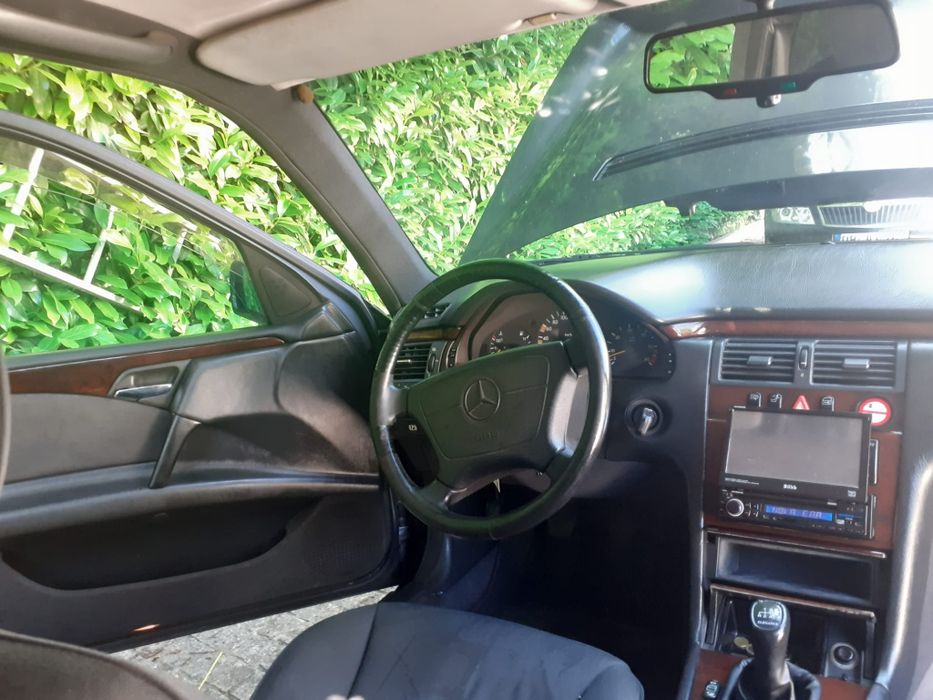 Mercedes-Benz E 300 — fotografia 5