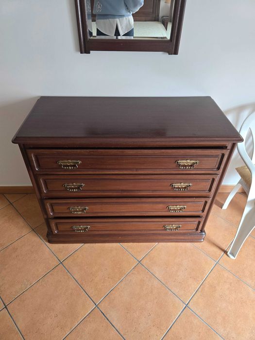 Cama | mesas de cabeceira | cómoda | espelho