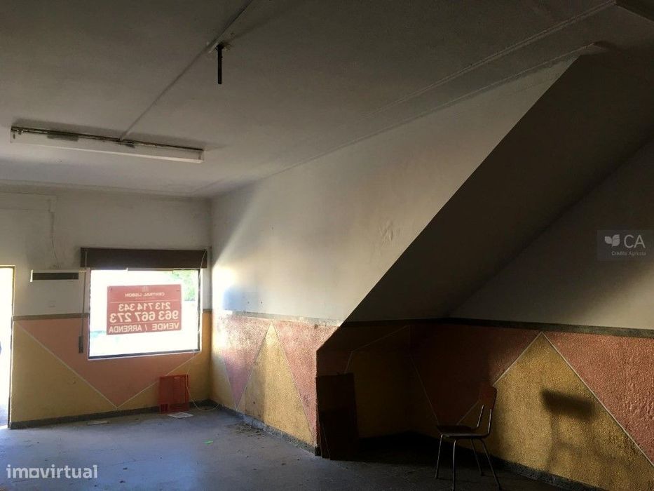 Loja para venda com 330m², situada em Cunheira, concelho de Alter d...