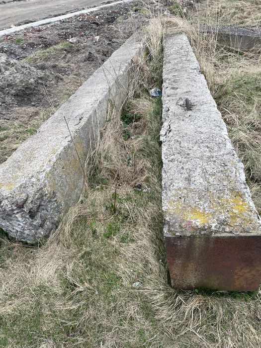 Стовпи бетонні 8 шт