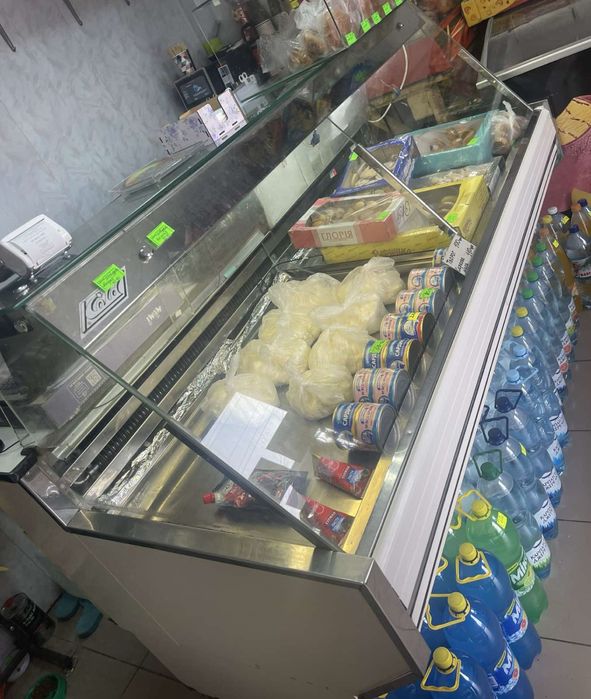 Продаются холодильная  витрина Gold б/у ( гастрономические)