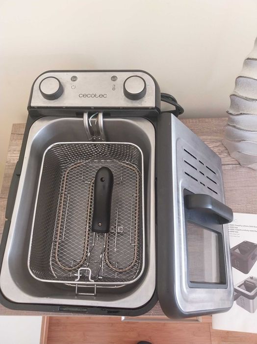 Fritadeira Cecotec inox