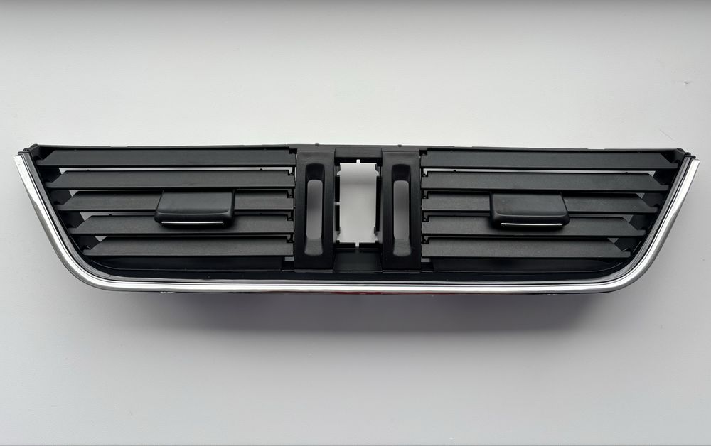 Центральний дефлектор Skoda Octavia A7/ Кришка дефлектора хромова
