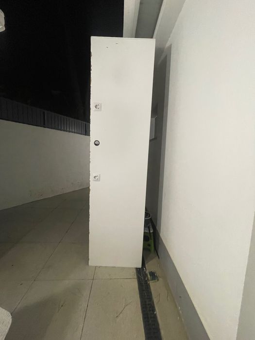 Tampo de mesa com duas tomadas elétricas e usb