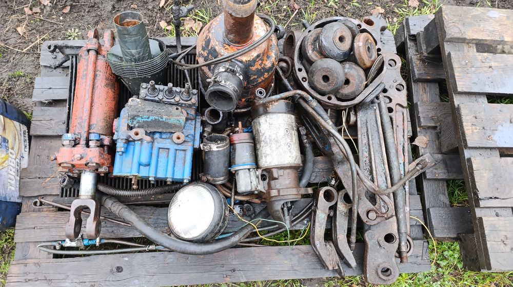 Мтз 80 на запчастини або під відновлення на 95% комплектний