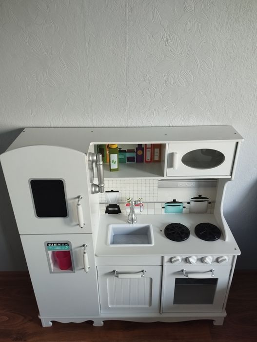 Duża drewniana kuchnia dla dzieci