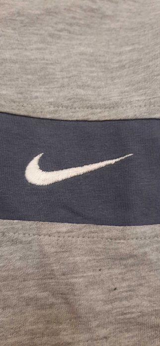 Szara koszulka Nike