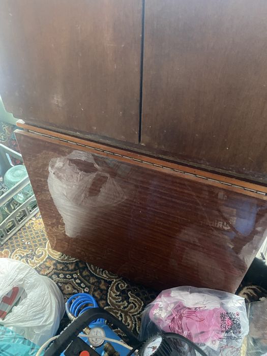 Прикроватные тумбочки , стол книжка, тумба под телевизор.