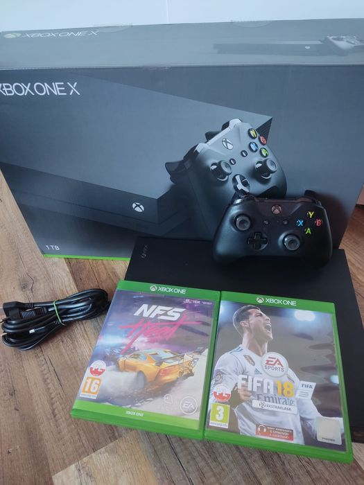 Xbox one x 1tb pad gry