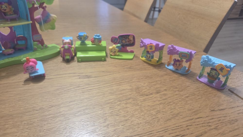 Moji Pops – figurki oraz domek.