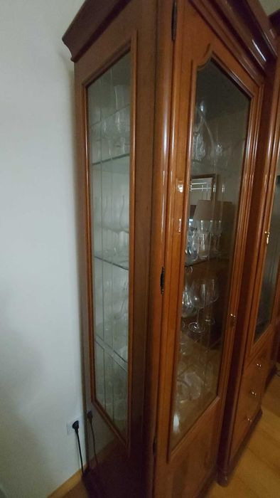 Cristaleira / Vitrine em madeira (3 corpos) – 220x165x51