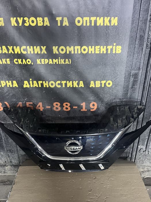 Nissan leaf 2  центральна решотка чайка пташка хром хрусталь
